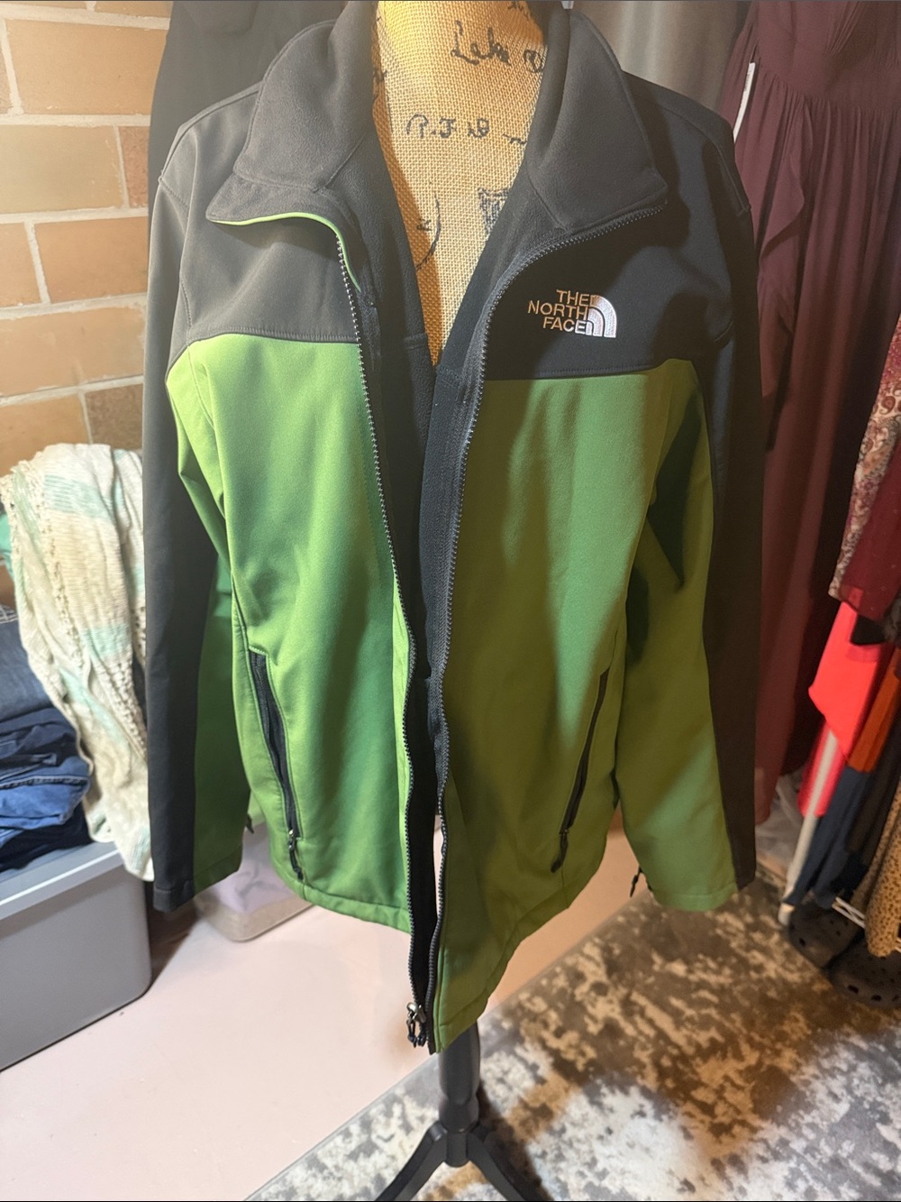 The North Face Men's Green and Black Softshell Jacket Size XL Full Zip